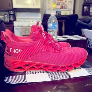 Womens Hot pink running shoes 8.5